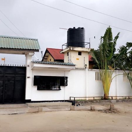 Appartamento Jambo Hideaway Dar es Salaam Esterno foto
