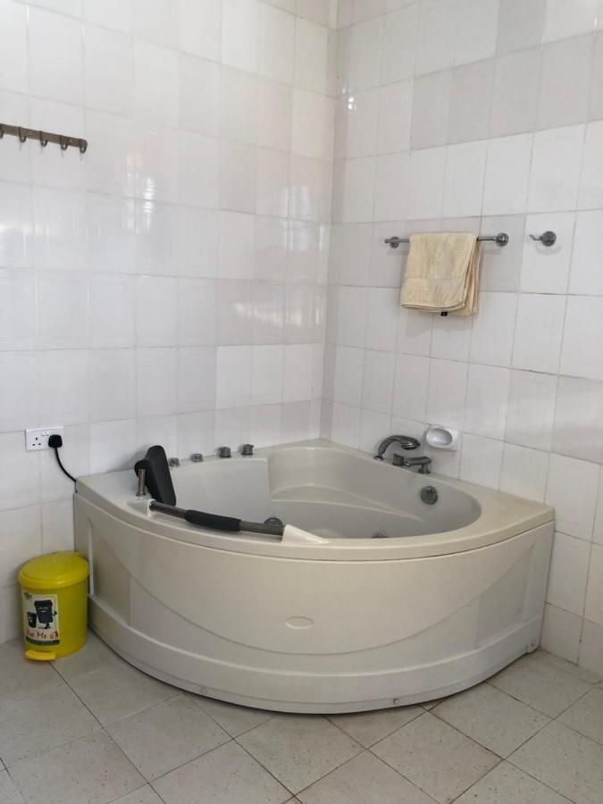 Appartamento Jambo Hideaway Dar es Salaam Esterno foto
