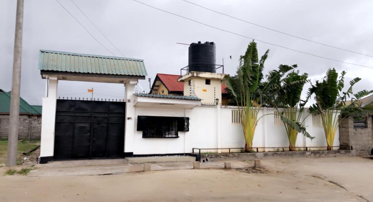 Appartamento Jambo Hideaway Dar es Salaam Esterno foto