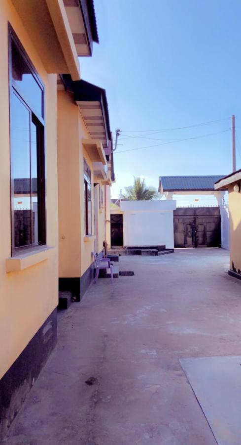 Appartamento Jambo Hideaway Dar es Salaam Esterno foto